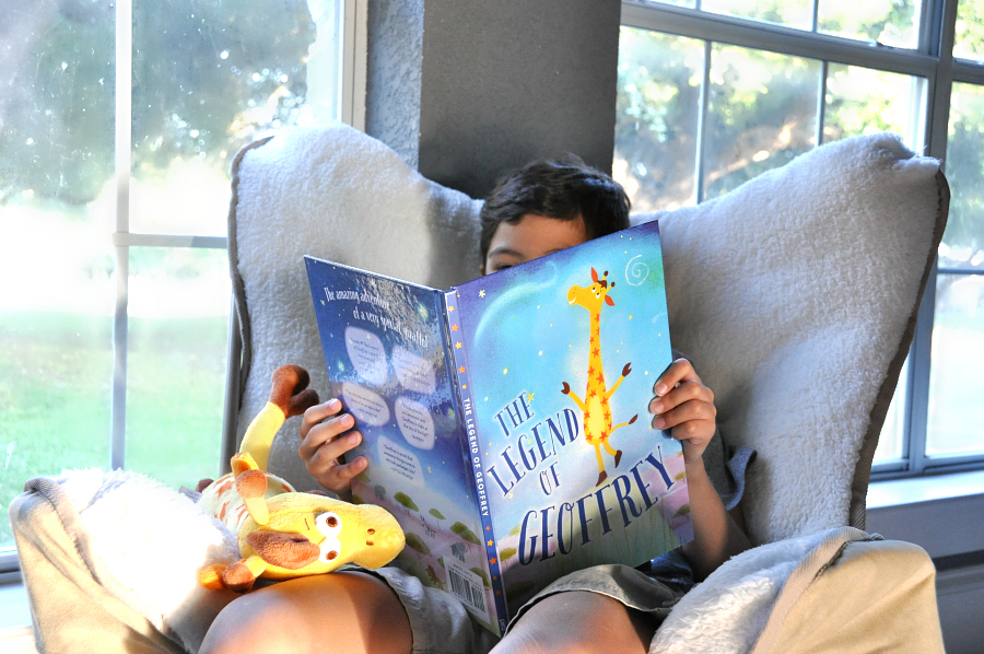 Reading the Legend of Geoffrey The Birthday Club at Toys“R”Us