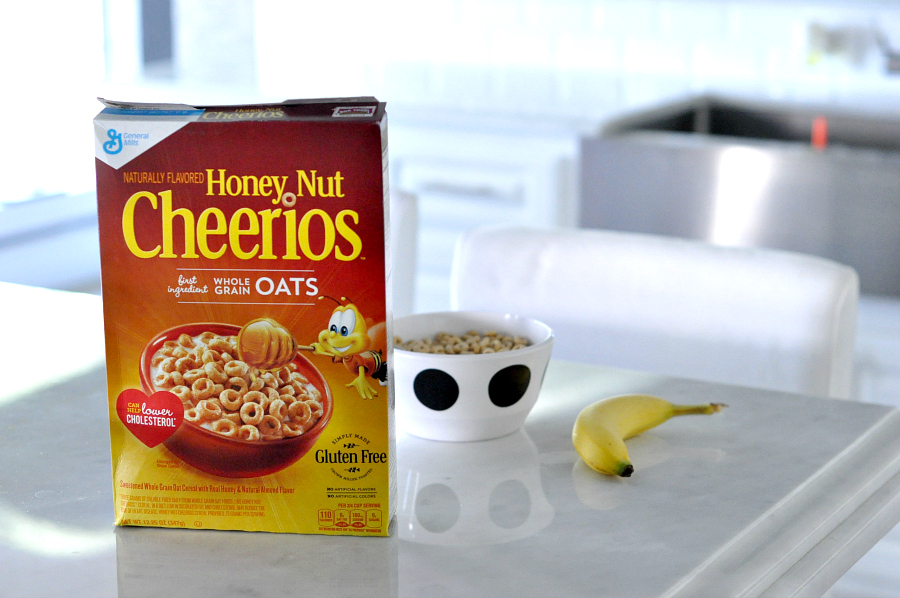Cereal con Cariño with honey nut cheerios for breakfast