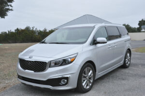 Kia Sedona Corner View